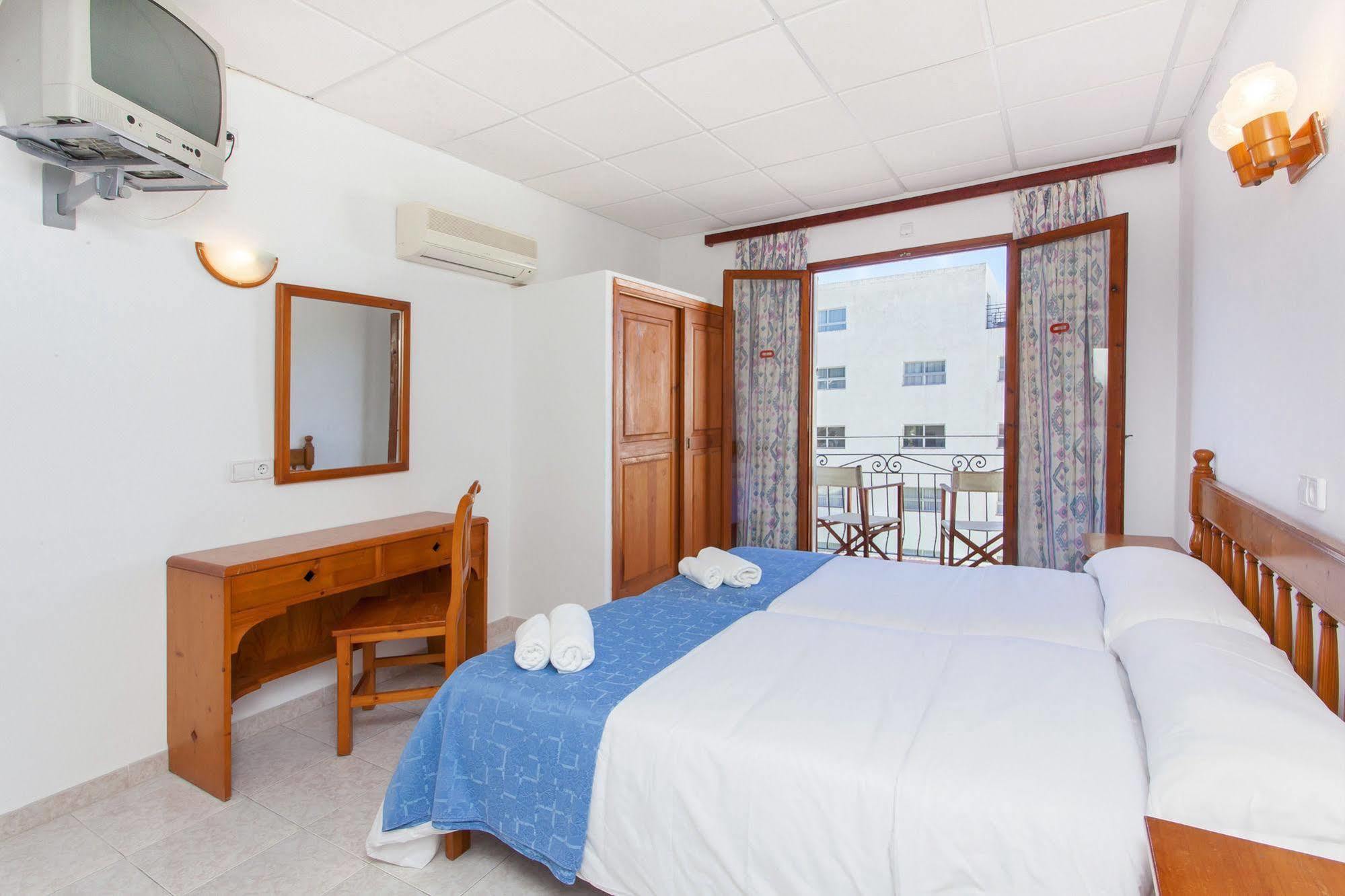 Can Beia Hostal Boutique (Adults Only) Sant Antoni de Portmany Dış mekan fotoğraf